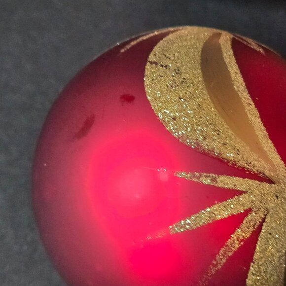 Red And Gold Glass Christmas Ornaments Set Of 5 Bow And Laurel Pattern 3–6 Inch - Picture 5 of 10